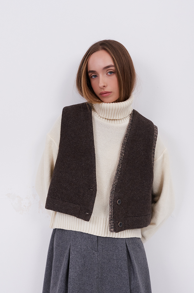 Камізелька з дов'язом брунатний (КА 102)